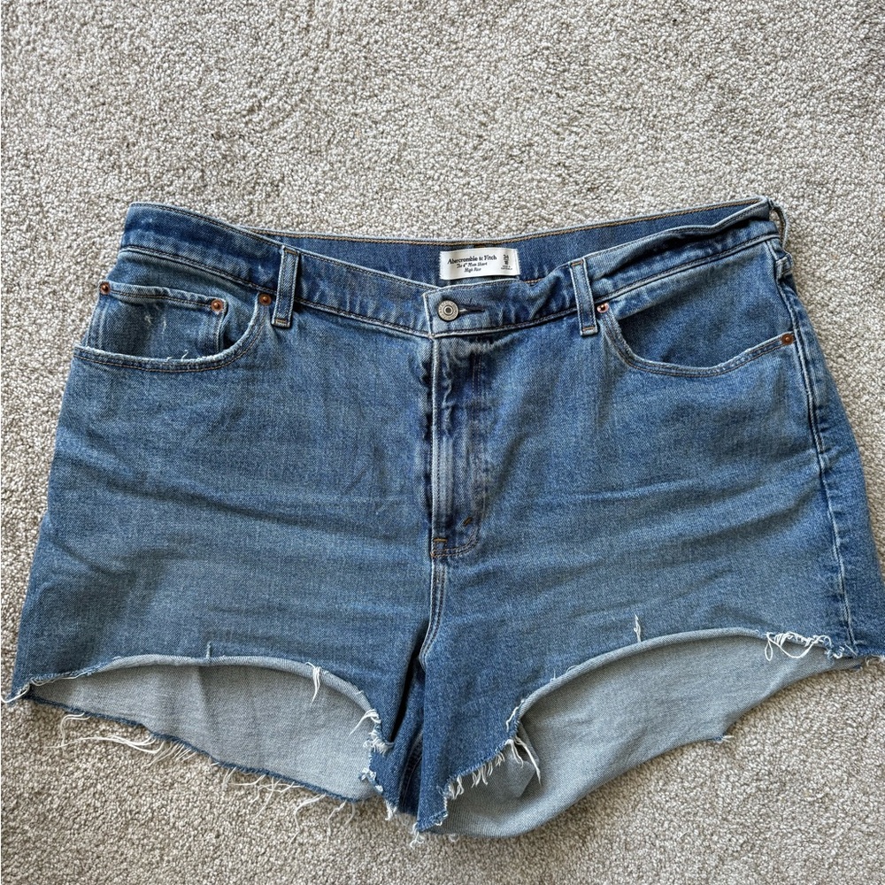 Abercrombie & Fitch Curve Love 4” Mom Short